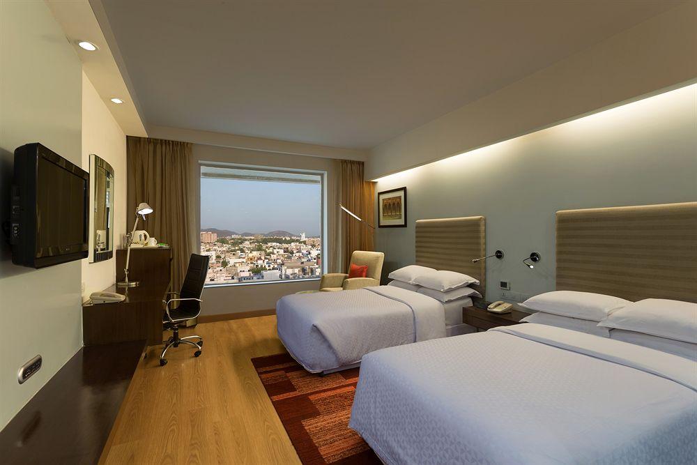 Four Points By Sheraton Jaipur, City Square Extérieur photo